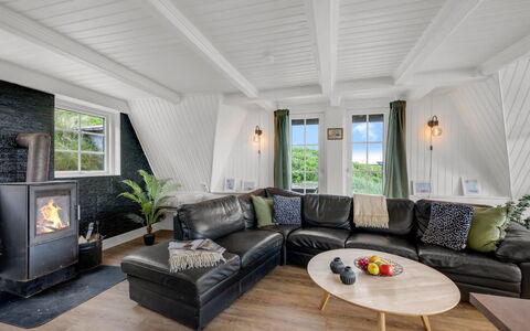 Analia - from the Sea: Træ, Indretning, Møbel, Loft, Hjem, Couch, Gulvbelægning, Stue, Etage, Trægulve