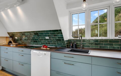 Analia - from the Sea: Gulvbelægning, Køkken, Countertop, Flise, Naturmateriale, Cabinetry, Komfur, Køkken Apparat, Større Bandage