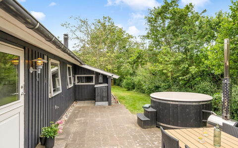 Embla - 500M to the Fjord: Plantesamfund, Sollys, Urteagtig Plante, Have, Plantation, Landbrug, Farm