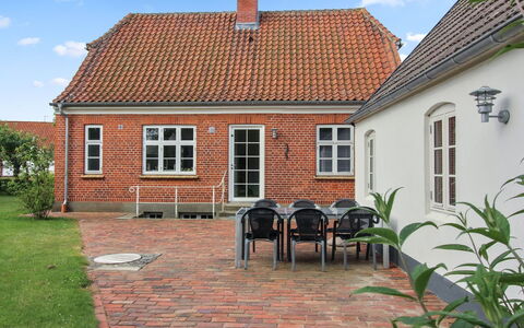 Lilli - 2Km to the Fjord: Plantesamfund, Sollys, Urteagtig Plante, Have, Plantation, Landbrug, Farm