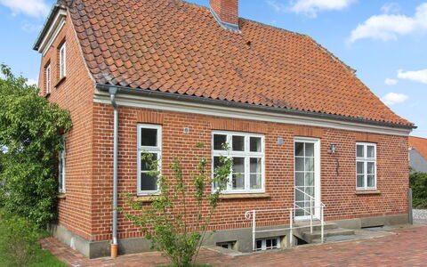 Lilli - 2Km to the Fjord: Plantesamfund, Sollys, Urteagtig Plante, Have, Plantation, Landbrug, Farm