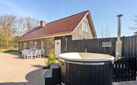 Malene - 700M to the Fjord: Tag, Hus, Hjem, Sommerhus, Sidespor, Estate, Indkørsel, Garden Bygninger, Gård, Skur