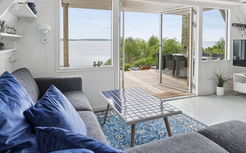 Fifi - 10M to the Fjord: Møbel, Etage, Couch, Hårdttræ, Stue, Trægulve, Stol, Dæk, Design