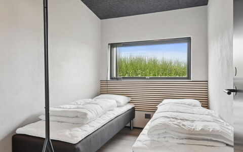 Anelle - 500M from the Sea: Soveværelse, Seng, Indretning, Loft, Etage, Sengetøj, Sengetøj, Bed Frame, Madras, Dagslys