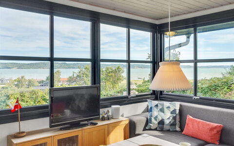 Stjerne - 300M from the Sea: Møbel, Indretning, Loft, Værelse, Bord, Etage, Couch, Stol, Stue