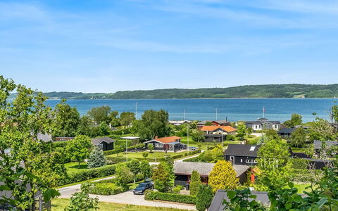Stjerne - 300M from the Sea: Boligområde, Landskab, Coastal Og Oceaniske Landskabsformer, Hus, Kyst, Tag, Land Lot, Hav, Forstad, Estate