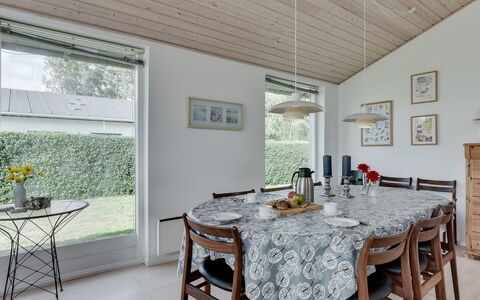 Hilmer - from the Sea: Tag, Hus, Hjem, Sommerhus, Sidespor, Estate, Indkørsel, Garden Bygninger, Gård, Skur
