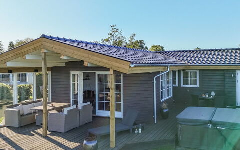 Orsa - 80M from the Sea: Tag, Sommerhus, Dør, Veranda, Sidespor, Udendørs Møbler, Garden Bygninger, Dæk, Udendørs Struktur, Skygge