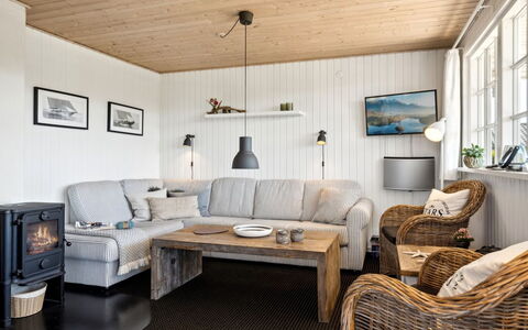 Ekatarina - 125M from the Sea: Møbel, Indretning, Træ, Couch, Gulvbelægning, Loft, Stue, Etage, Værelse, Hjem