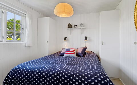 Ekatarina - 125M from the Sea: Soveværelse, Træ, Seng, Indretning, Sengetøj, Møbel, Sengetøj, Loft, Etage, Bed Frame