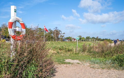 Ekatarina - 125M from the Sea: Himmel, Plantesamfund, Land Lot, Eng, Jord, Prærie, Shrubland, Skilt, Flag