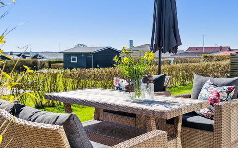 Ovine - 300M from the Sea: Plantesamfund, Sollys, Urteagtig Plante, Have, Plantation, Landbrug, Farm