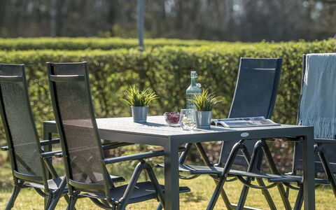 Terese - 45Km from the Sea: Plantesamfund, Sollys, Urteagtig Plante, Have, Plantation, Landbrug, Farm