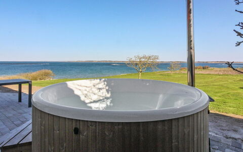 Thorge - 75M to the Fjord: Kompositmateriale, Svømmepøl, Udvej, Dæk, Hårdttræ, Design, Jacuzzi, Udendørs Møbler, Bejdse