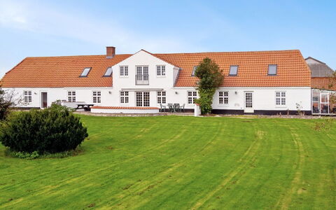 Thorge - 75M to the Fjord: Himmel, Hjem, Tag, Hus, Estate, Sommerhus, Stuehus, Lawn, Mansion, Gård