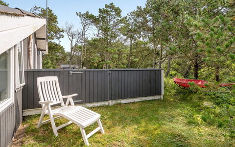 Ljupka - 1Km from the Sea: Skygge, Backyard, Hårdttræ, Have, Gård, Sidespor, Landscaping, Planke, Hegn, Design