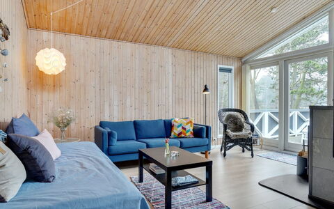 Ljupka - 1Km from the Sea: Møbel, Indretning, Træ, Gulvbelægning, Loft, Etage, Couch, Stue, Værelse, Hjem
