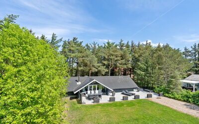 Hjalmara - 900M from the Sea