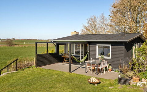 Nielsen - 30M to the Fjord: Hus, Tag, Sommerhus, Veranda, Hjem, Sidespor, Dør, Land Lot, Garden Bygninger, Gård