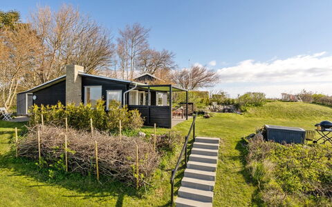 Nielsen - 30M to the Fjord: Græs, Busk, Land Lot, Hjem, Landdistrikt, Bunddække, Sommerhus, Have, Lawn