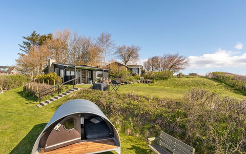 Nielsen - 30M to the Fjord: Græs, Eng, Have, Garden Bygninger, Gård, Parkere, Skur, Bjælkehytte, Camping
