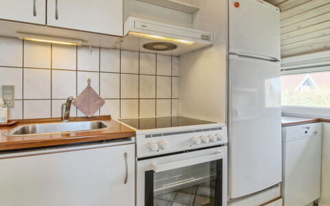 Madsen - 500M from the Sea: Tag, Almindeligt, Land Lot, Landdistrikt, Hjem, Estate, Mark, Sommerhus, Lawn, Forstad