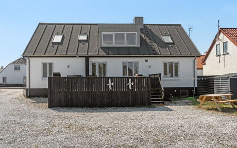 Thilla - 100M from the Sea: Bygning, Vindue, Tag, Hus, Hjem, Boligområde, Arkitektur, Facade, Sommerhus, Kompositmateriale