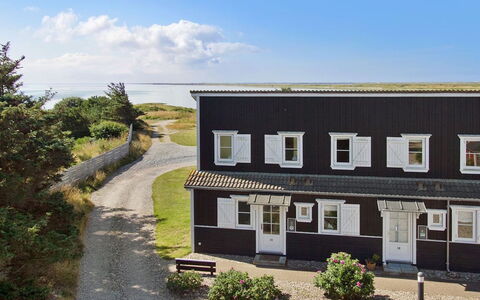 Hubertine - 100M to the Fjord: Boligområde, Tag, Forstad, Indkørsel, Estate, Skorsten