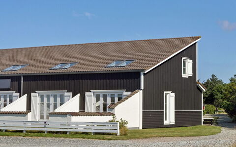 Hubertine - 100M to the Fjord: Boligområde, Tag, Forstad, Indkørsel, Estate, Skorsten