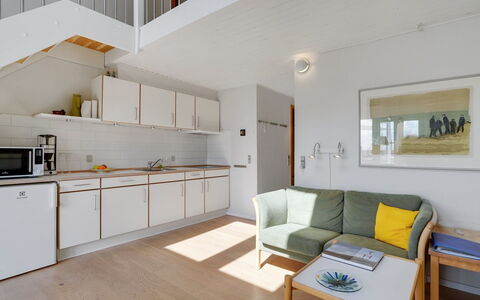 Siunde - 100M to the Fjord: Indretning, Gulvbelægning, Møbel, Etage, Loft, Lejlighed, Værelse, Couch, Stol, Stue