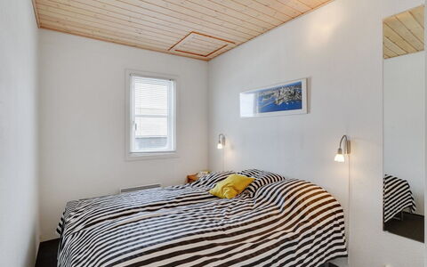 Siunde - 100M to the Fjord: Væg, Træ, Loft, Indretning, Soveværelse, Etage, Gulvbelægning, Seng, Hjem, Værelse