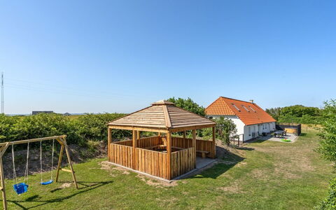 Ailke - 2Km to the Fjord: Himmel, Tag, Sky, Land Lot, Almindeligt, Landdistrikt, Sommerhus, Skygge, Stuehus, Garden Bygninger