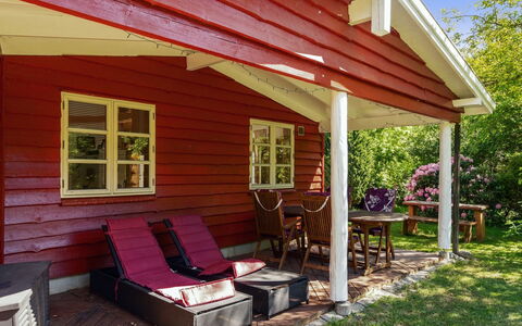 Flugha - 500M to the Fjord: Træ, Sommerhus, Tag, Hjem, Dør, Skygge, Veranda, Sidespor, Backyard, Garden Bygninger