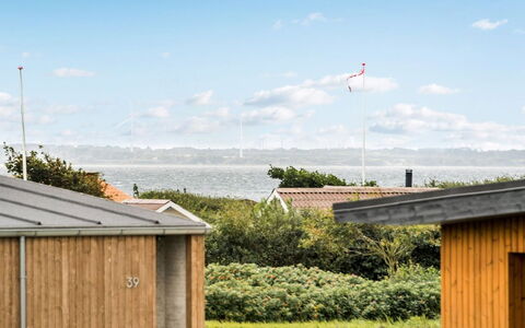 Alboldus - 250M to the Fjord: Boligområde, Tag, Forstad, Indkørsel, Estate, Skorsten