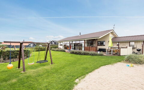Mervi - 300M to the Fjord: Græs, Hus, Tag, Hjem, Sommerhus, Busk, Land Lot, Landdistrikt, Stuehus, Bunddække