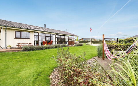 Mervi - 300M to the Fjord: Græs, Hus, Tag, Hjem, Sommerhus, Busk, Land Lot, Landdistrikt, Stuehus, Bunddække