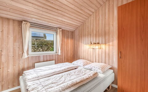 Loviisa - 300M to the Fjord: Træ, Soveværelse, Hjem, Sengetøj, Seng, Sengetøj, Bejdse, Hårdttræ, Bed Frame, Sommerhus