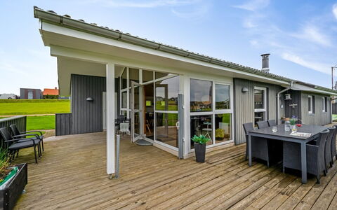 Samuil - 300M to the Fjord: Hjem, Tag, Arkitektur, Hus, Dør, Veranda, Sommerhus, Estate, Sidespor, Skygge