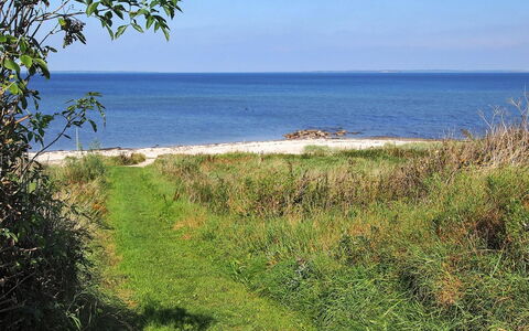 Scarlet - 400M to the Fjord: Tag, Hus, Land Lot, Hjem, Sommerhus, Estate, Garden Bygninger, Skygge, Bjælkehytte, Landscaping