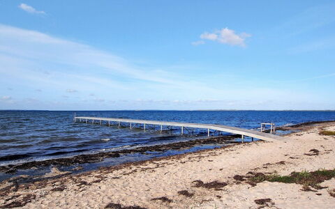 Scarlet - 400M to the Fjord: Tag, Hus, Land Lot, Hjem, Sommerhus, Estate, Garden Bygninger, Skygge, Bjælkehytte, Landscaping