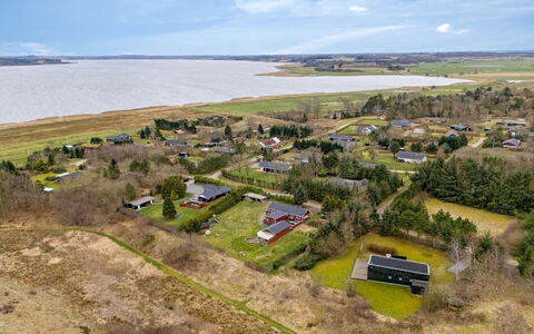 Tenna - 250M to the Fjord: Blå, Busk, Sommerhus, Bunddække, Have, Estate, Skygge, Landscaping, Stuehus, Eco Hotel