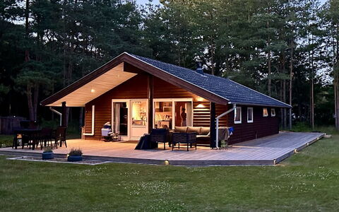Aman - 700M to the Fjord: Træ, Have, Backyard, Land Lot, Hjem, Tag, Skygge, Dæk, Hårdttræ, Gård