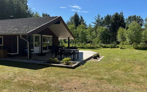 Aman - 700M to the Fjord: Træ, Have, Backyard, Land Lot, Hjem, Tag, Skygge, Dæk, Hårdttræ, Gård