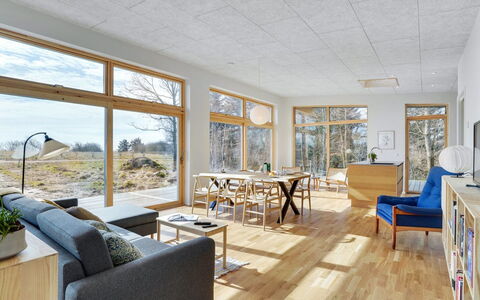 Haubert - 500M to the Fjord: Træ, Gulvbelægning, Loft, Etage, Trægulve, Stol, Hårdttræ, Naturmateriale, Stue, Dagslys