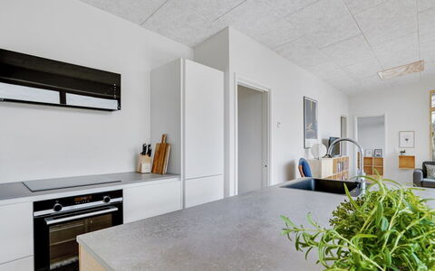 Haubert - 500M to the Fjord: Loft, Gulvbelægning, Etage, Indretning, Countertop, Køkken, Flise, Lysarmatur