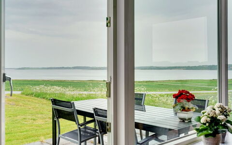 Ephra - 250M to the Fjord: Hav, Ocean, Stol, Glas, Skygge, Kyst, Hårdttræ, Udendørs Møbler, Eco Hotel