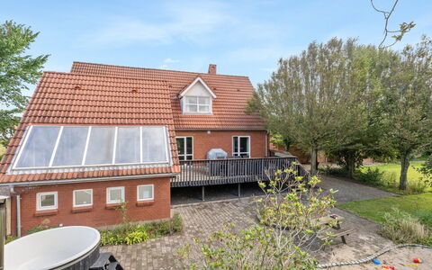 Auguste - 1.5Km to the Fjord: Tag, Hus, Land Lot, Hjem, Sommerhus, Estate, Garden Bygninger, Skygge, Bjælkehytte, Landscaping