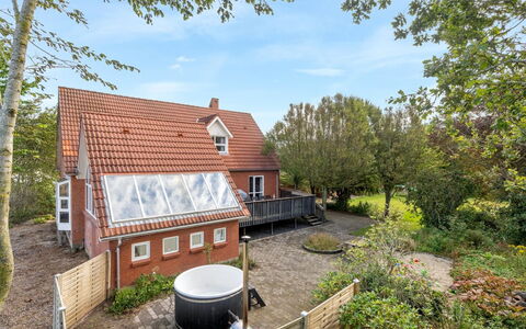 Auguste - 1.5Km to the Fjord: Tag, Hus, Land Lot, Hjem, Sommerhus, Estate, Garden Bygninger, Skygge, Bjælkehytte, Landscaping