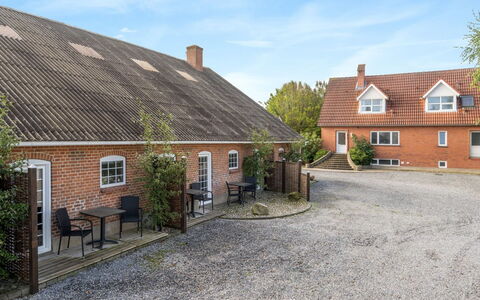 Auguste - 1.5Km to the Fjord: Tag, Hus, Land Lot, Hjem, Sommerhus, Estate, Garden Bygninger, Skygge, Bjælkehytte, Landscaping