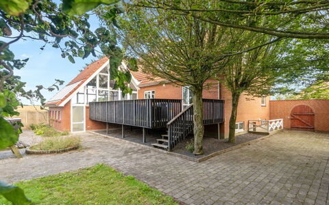 Auguste - 1.5Km to the Fjord: Tag, Hus, Land Lot, Hjem, Sommerhus, Estate, Garden Bygninger, Skygge, Bjælkehytte, Landscaping